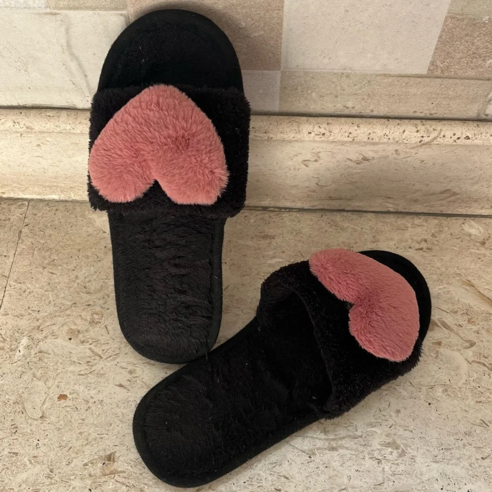 Fur slippers - Picture 2 of 2